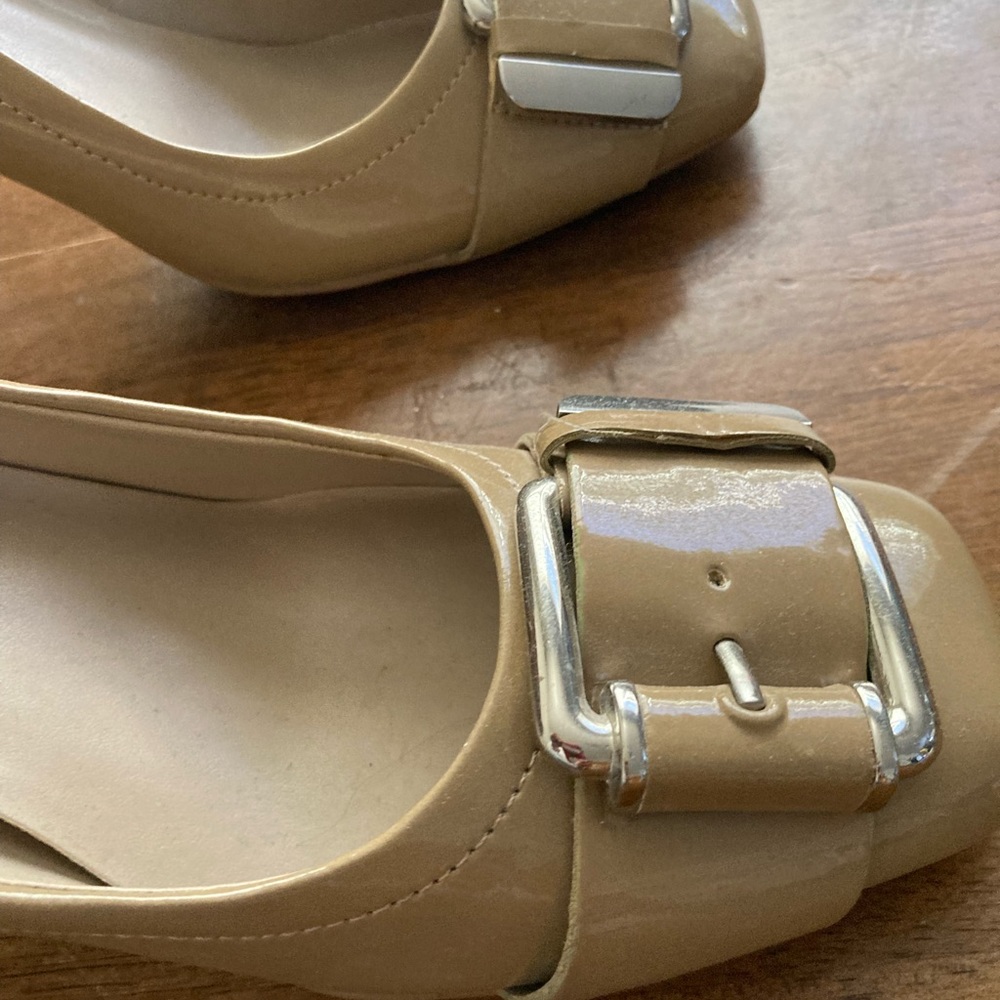 Tahari Patent Pumps - Picture 5 of 16